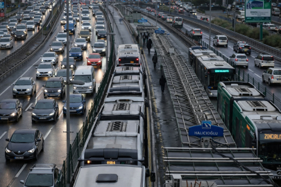 İstanbul buz kesti, trafik kilitlendi