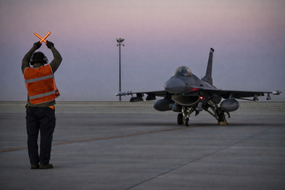 ABD personeline Katar'daki üssü terk etme tavsiyesi