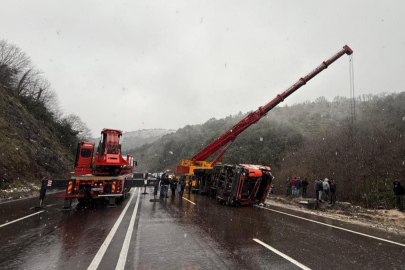 Alkollü sürücünün kullandığı TIR uçuruma devrildi