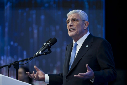 İYİ Parti Genel Başkanı Müsavat Dervişoğlu, yeniden genel başkanlığa seçildi