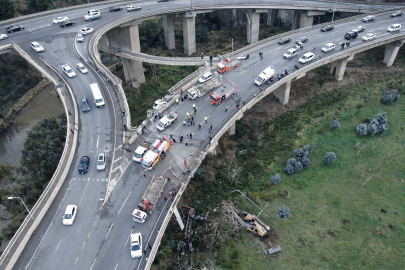 Metrelerce yüksekte asılı kaldı!