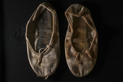 Amy Winehouse’un kan lekeli bale pabuçları Ankara’da ortaya çıktı