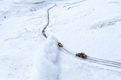 Van beyaza büründü: 78 yerleşim yeri ulaşıma kapandı