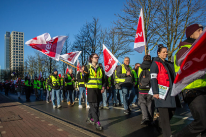 Almanya'da kamu çalışanları greve gitti