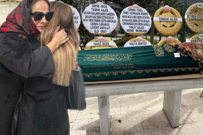 Neşe Erberk, annesine veda etti