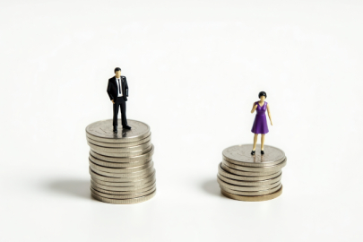 Kadınlar kariyere “kırık basamaklarla” başlıyor: Eşitsizlik daha ilk adımda ortaya çıkıyor