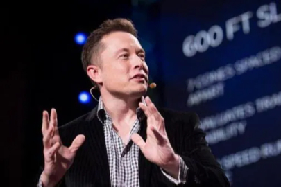 Musk rotayı Ay’a çevirdi: 2027 için iniş hedefi