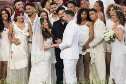 Bad Bunny'nin sahnesinde gerçekten evlendiler!