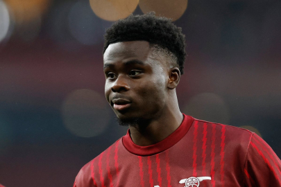 Bukayo Saka imzayı atıyor