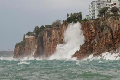 Falezlerde gizli yapı ortaya çıktı: Oyulan kayalığa asansörlü “mağara ev” yapılmış