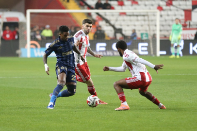 Fenerbahçe'de yıldız oyuncunun sakatlığı!