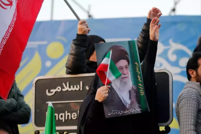 Hamaney’in ölümü sonrası İran ayakta!