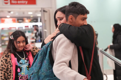 12 yaşındaki çocuk, çatışma nedeniyle günlerce havalimanında mahsur kaldı
