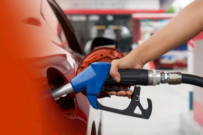 Benzin ve motorine bu gece büyük zam! Hürmüz krizi pompayı vurdu