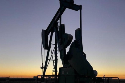 Brent petrolün varili vadeli piyasalarda 85 doları aştı