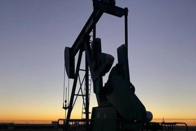 Brent petrolün varili vadeli piyasalarda 85 doları aştı