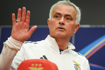 Fenerbahçe ile Mourinho yine karşı karşıya geldi!