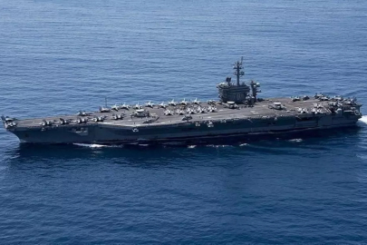 İran: ABD uçak gemisini hedef aldık, bölgeden çekildi