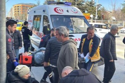 Eskişehir’de korku dolu anlar: Araç yayaların arasına daldı