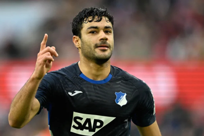Ozan Kabak, Bundesliga’da formuyla dikkat çekiyor