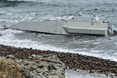 Karadeniz kıyısında panik! Sahile vuran gizemli araç alarm verdi