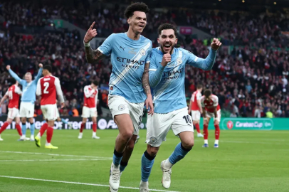 Manchester City kupayı kaptı, Arsenal’in hasreti sürdü