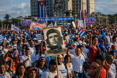 ABD ambargosu can alıyor: Küba’ya ilaç yasak, insanlar valizlerle yaşam taşıyor!