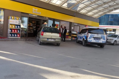 Dehşet anları: Tartıştığı istasyona araçla daldı!