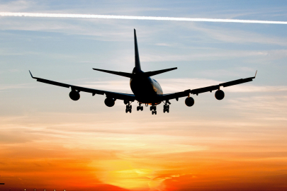 Uçakta şarj dönemi bitti: Powerbank kullananlara yasak geldi!