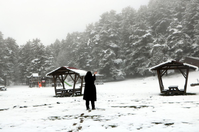 Nisan kapıda, kış geri döndü: İstanbul’un yanı başında şaşırtan manzara