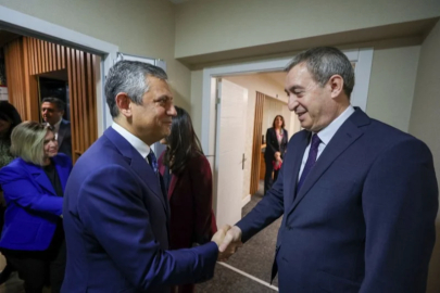 Özgür Özel DEM Parti’yi ziyaret etti: Siyasette kritik temas