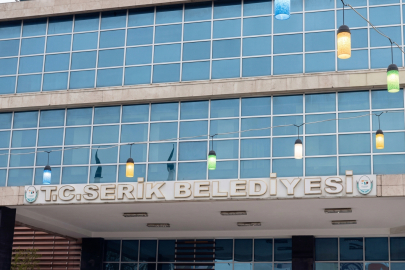 Serik’te belediye binasına silahlı saldırı: Şüpheli kısa sürede yakalandı