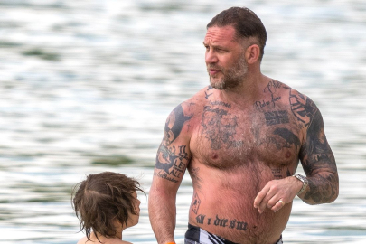 Tom Hardy ailesiyle tatilin tadını çıkarıyor