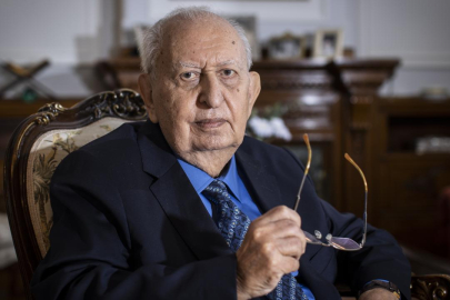 Eski TBMM başkanı Hüsamettin Cindoruk hayatını kaybetti