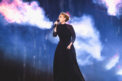 Adele müziğe geri dönüyor