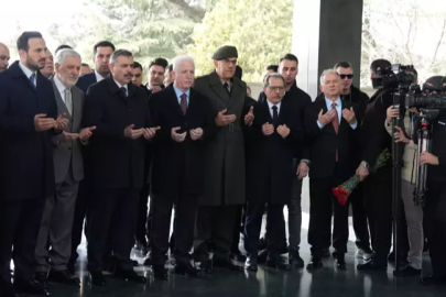 8. Cumhurbaşkanı Turgut Özal mezarı başında anıldı