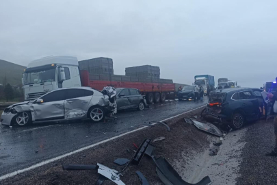 Aksaray’da zincirleme kaza: Otobüs 10 araca çarptı