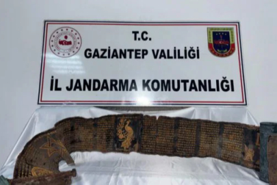 Gaziantep’te şok operasyon: Piton derisine işlenmiş İbranice altın yazmalı kitap ele geçirildi