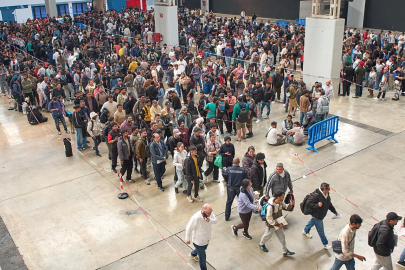 İspanya’nın 500 bin göçmene yasal statü planı tartışma yarattı