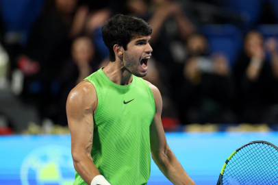 Carlos Alcaraz Wimbledon’dan çekildi