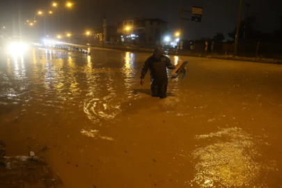 Hatay'da şiddetli sağanak ve heyelan: 1 ölü, 1 kişi göçük altında