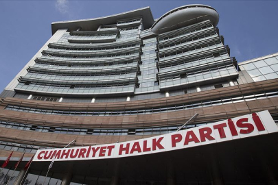 Özgür Özel, CHP MYK'yı ve belediye başkanlarını acil toplantıya çağırdı