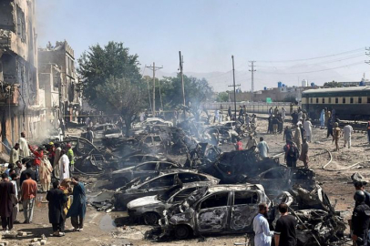 Pakistan’da askeri personeli taşıyan trene bombalı saldırı