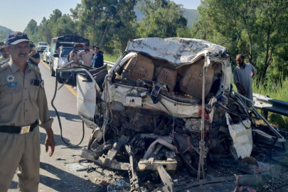 Pakistan'da trafik kazası: 17 kişi hayatını kaybetti