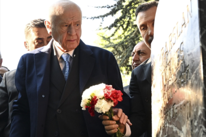 Bahçeli, Türkeş'in mezarını ziyaret etti