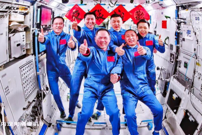Çin uzay istasyonunda nöbet değişimi: Shenzhou-21 görevi devretti