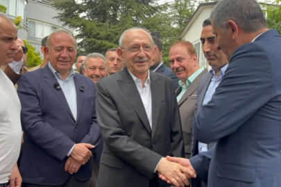 Kılıçdaroğlu evinin önünde partililerle bayramlaştı: Gürsel Tekin de katıldı