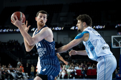 Anadolu Efes yarı final biletini aldı