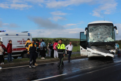 İstanbul'dan yola çıkan tur otobüsü Aksaray'da devrildi: 16 yaralı