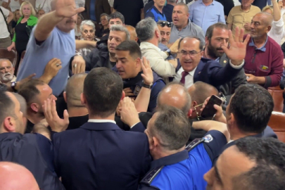 Akçakoca Belediyesi'nde yönetim değişimi sonrası gerginlik